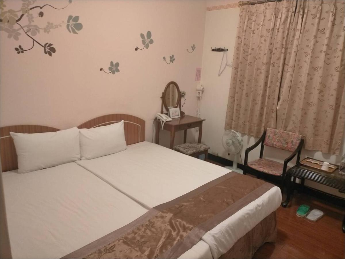 Taichung Hall Aparthotel Exteriör bild