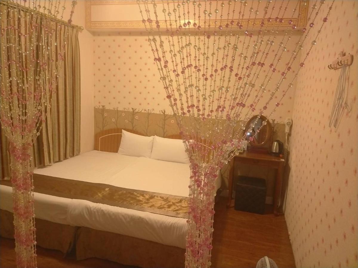 Taichung Hall Aparthotel Exteriör bild
