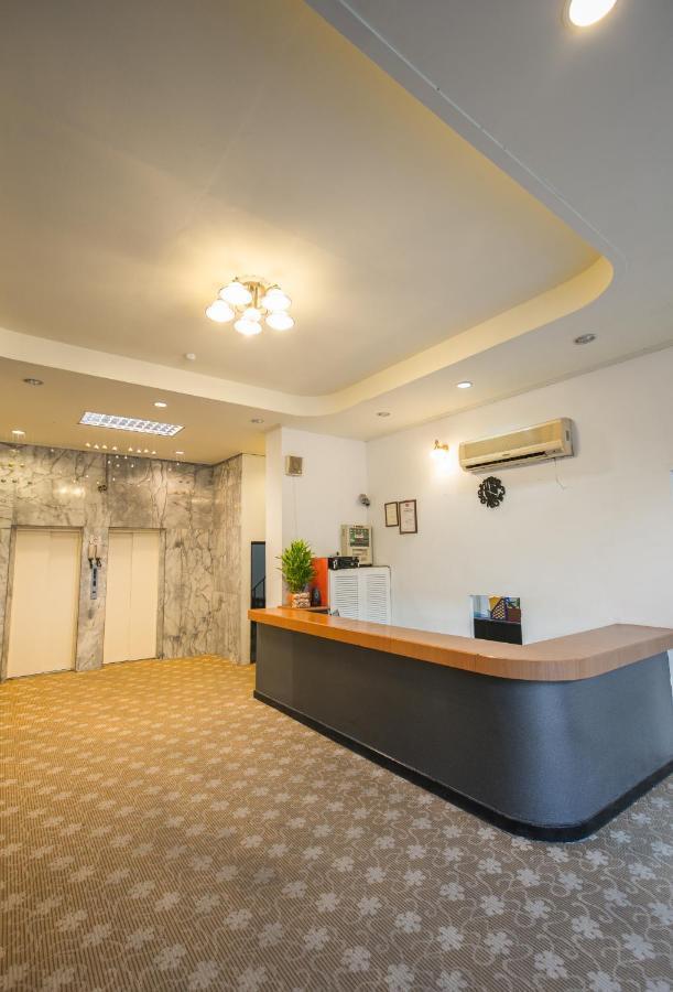 Taichung Hall Aparthotel Exteriör bild